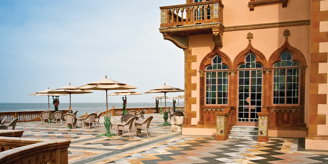 outside patio of the ringling museum in downtown sarasota